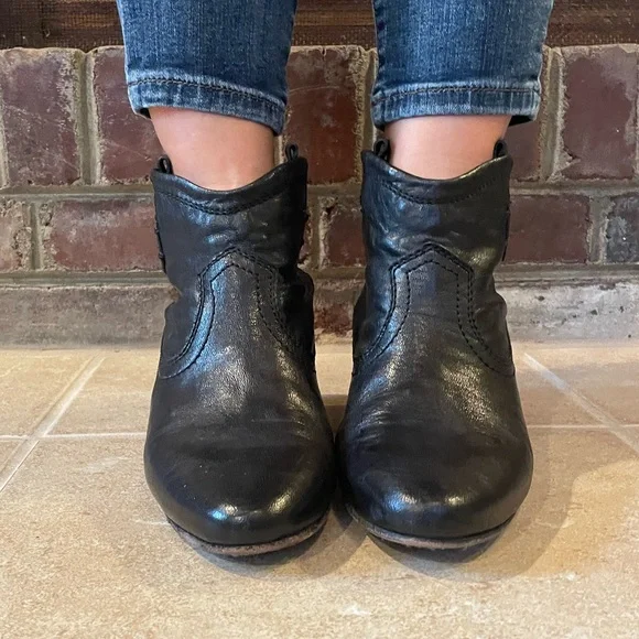 Frye Black leather Ankle Booties with lift insole. Size 7. Like new condition - Picture 2 of 9